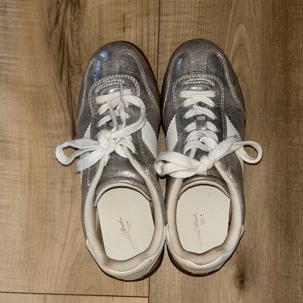Universal Thread Spencer Sneakers - Silver size 6